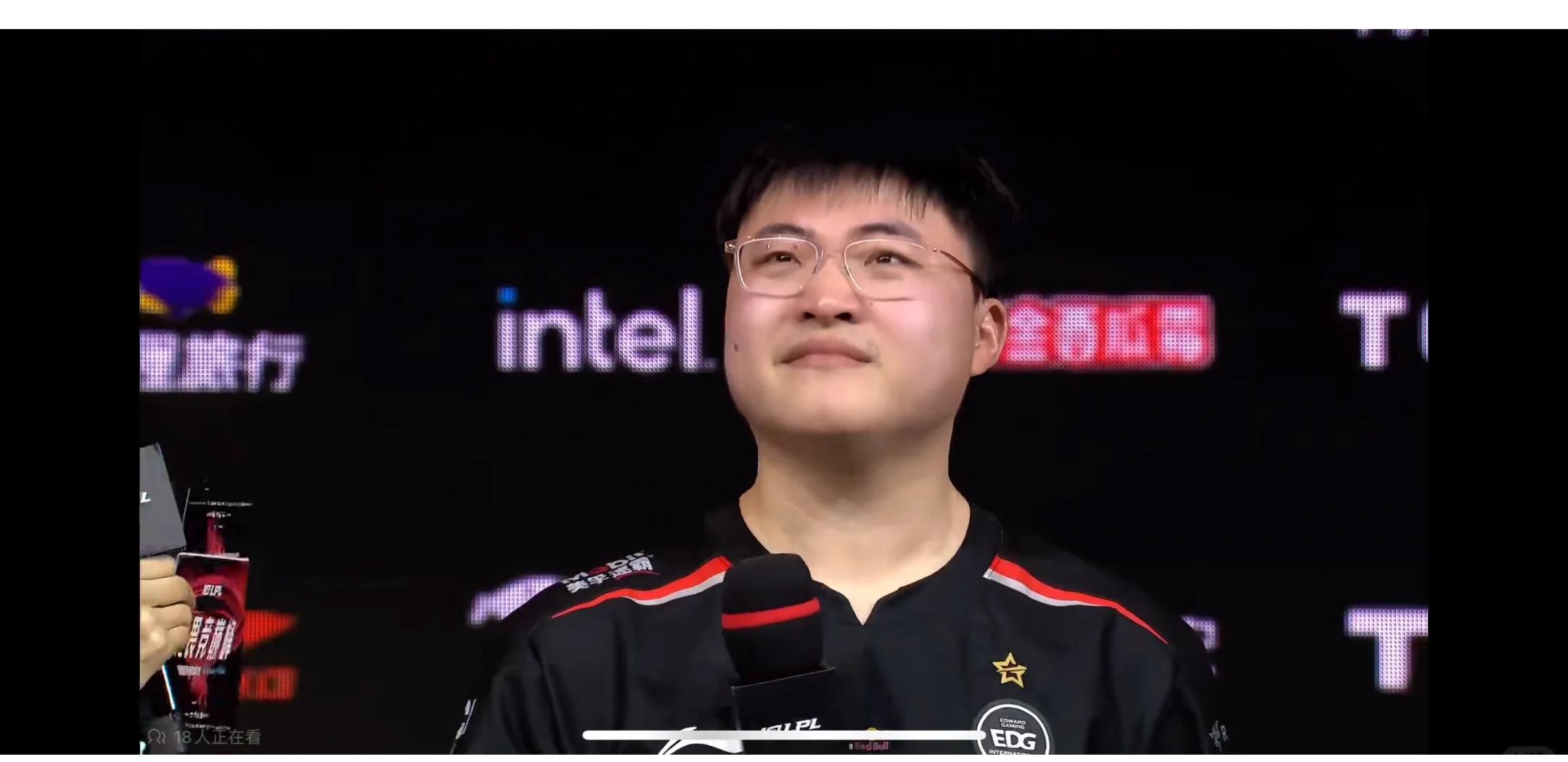 包含Uzi迎来十五赛季高光表现，IG球迷沸腾！的词条